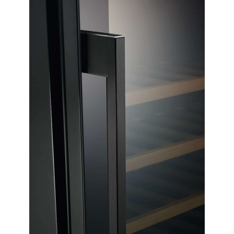 AEG AWS4052B5B Garrafeira de Encastre, 1 Porta, 52 Garrafas, 6 Prateleiras, 145 L, 60 W, Visor Incorporado, Luz Interior, Preto - 7333394086286